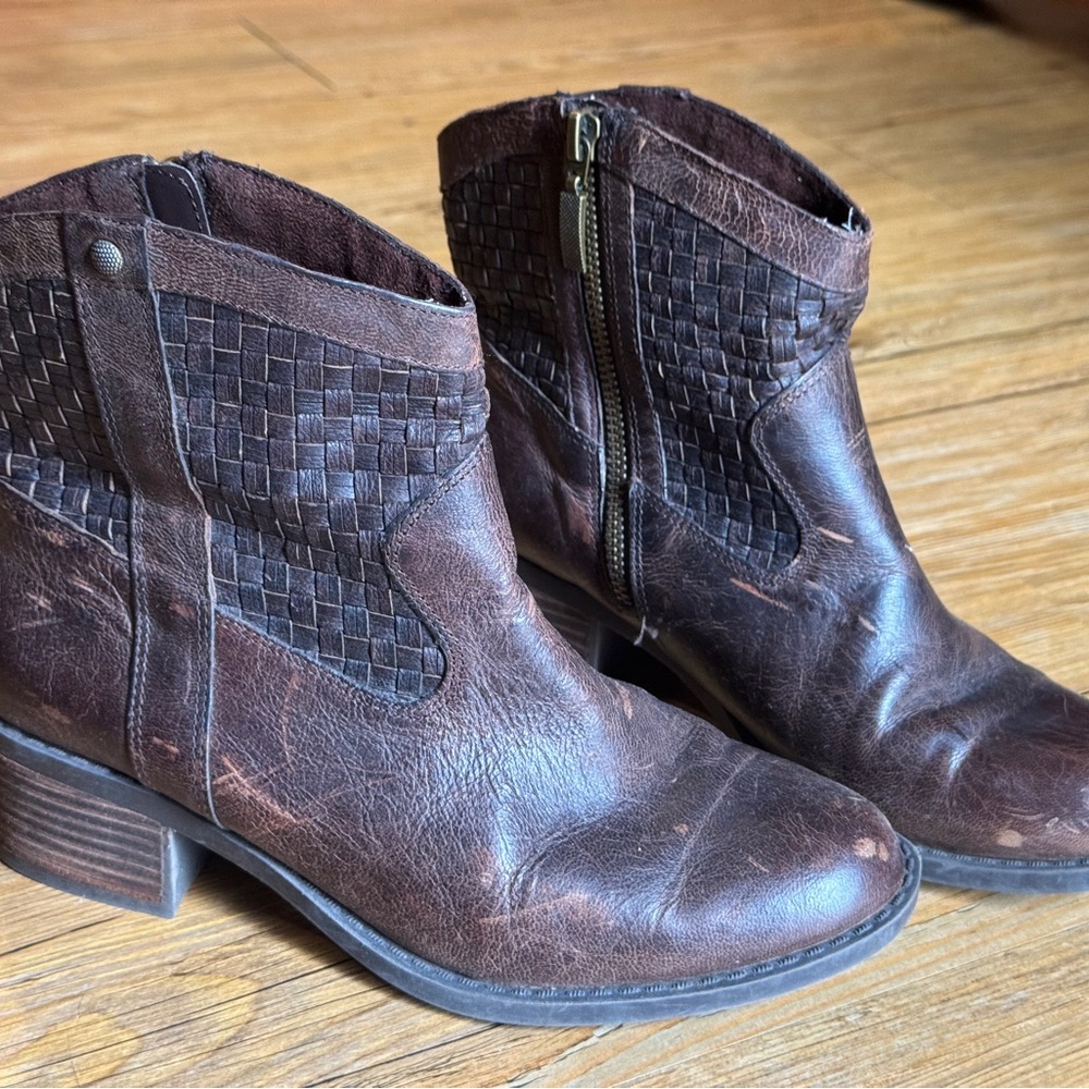 Ankle Leather Boots Size 6.5 Adam Tucker Me Too perfect for Festivals/Fairs